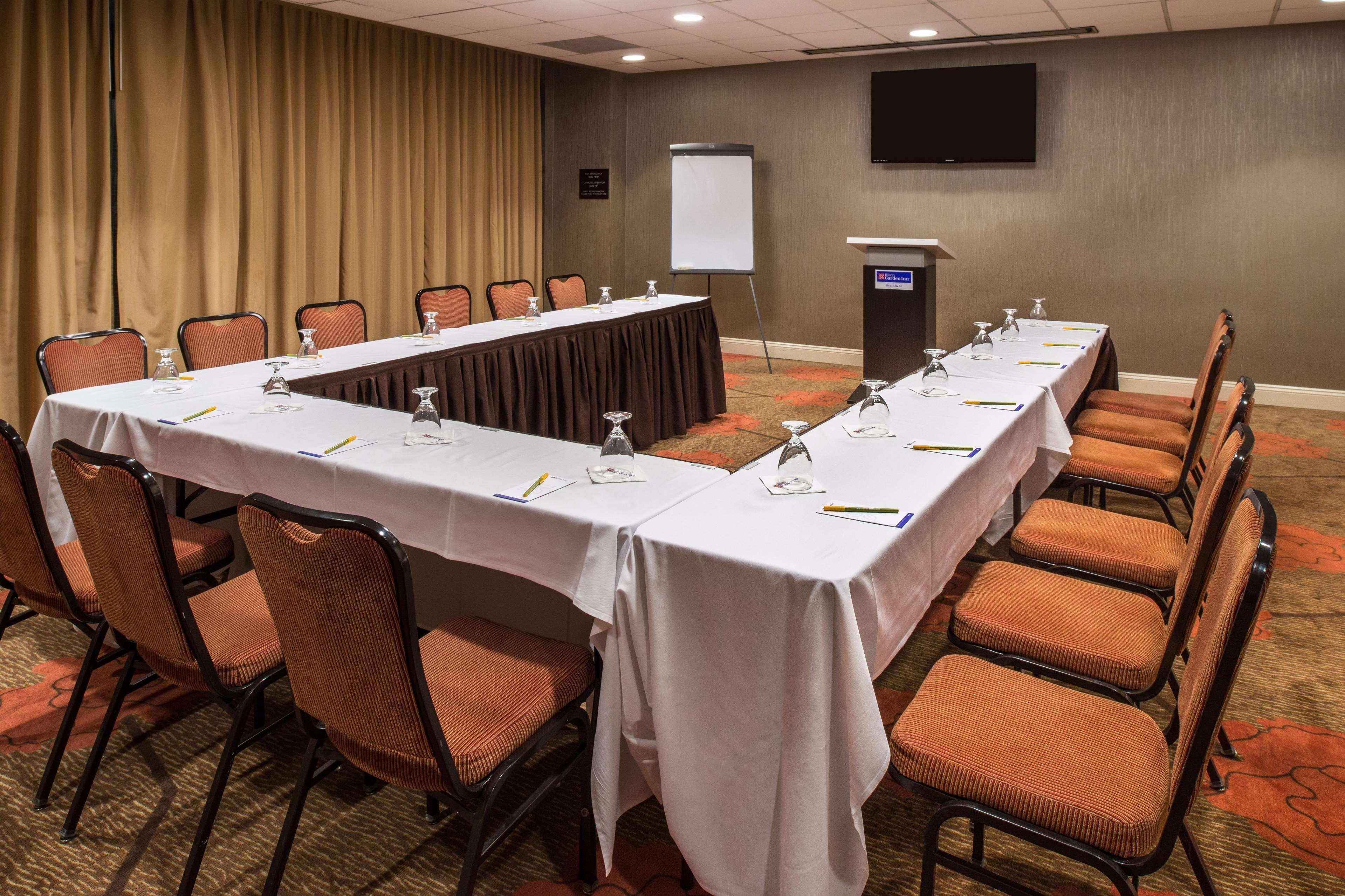 Hilton Garden Inn Detroit Саутфилд Экстерьер фото